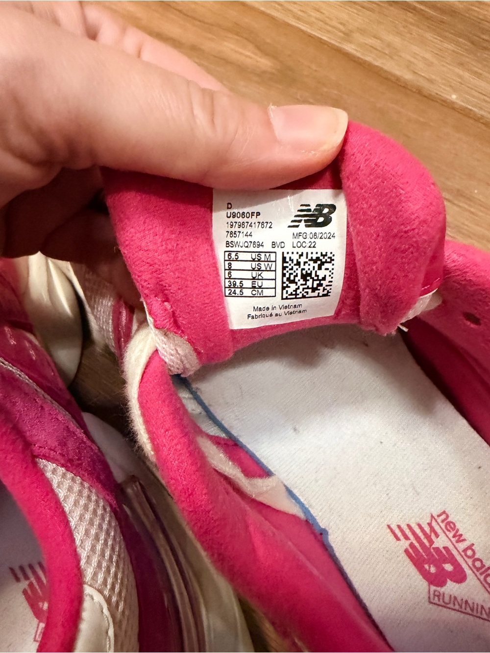 New Balance Women's Hot Pink & White Retro Chunky Sneakers - Picture 4 of 4